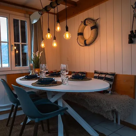 Beachhouse 16 Brienzersee بيت للعطل برينز