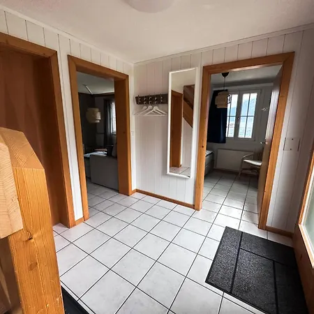 Beachhouse 16 Brienzersee بيت للعطل *